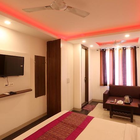 Hotel Sky Wood At Airport 뉴델리 외부 사진