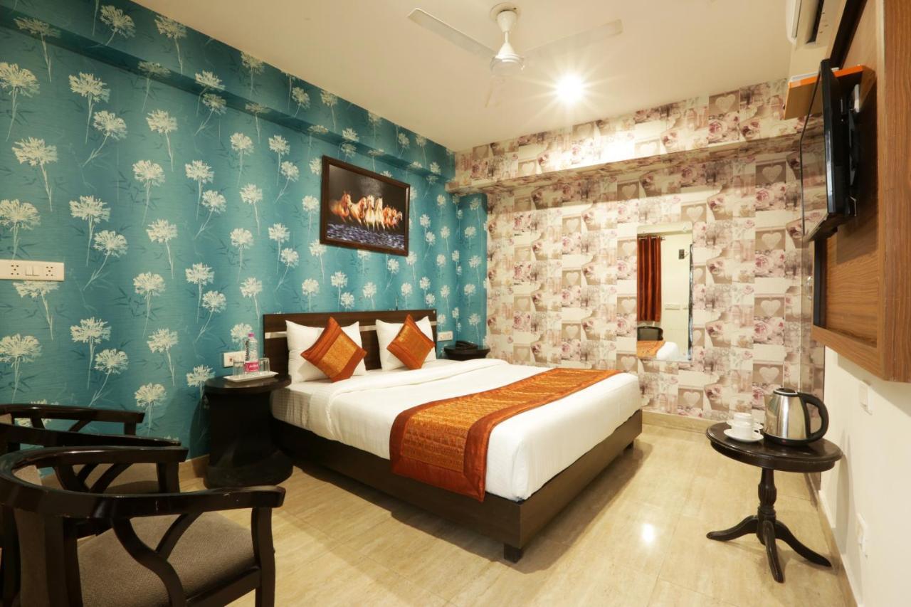 Hotel Sky Wood At Airport 뉴델리 외부 사진