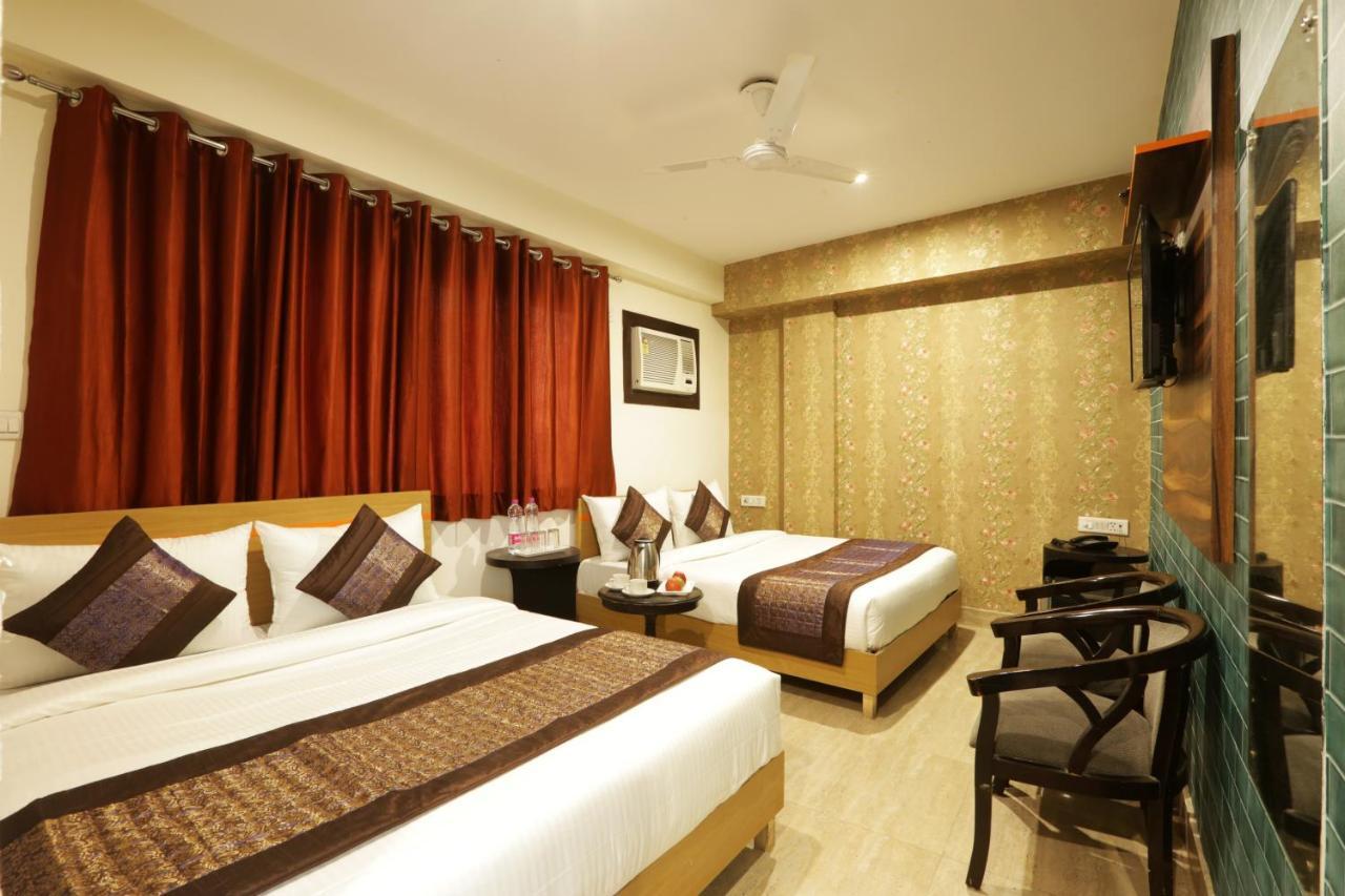 Hotel Sky Wood At Airport 뉴델리 외부 사진