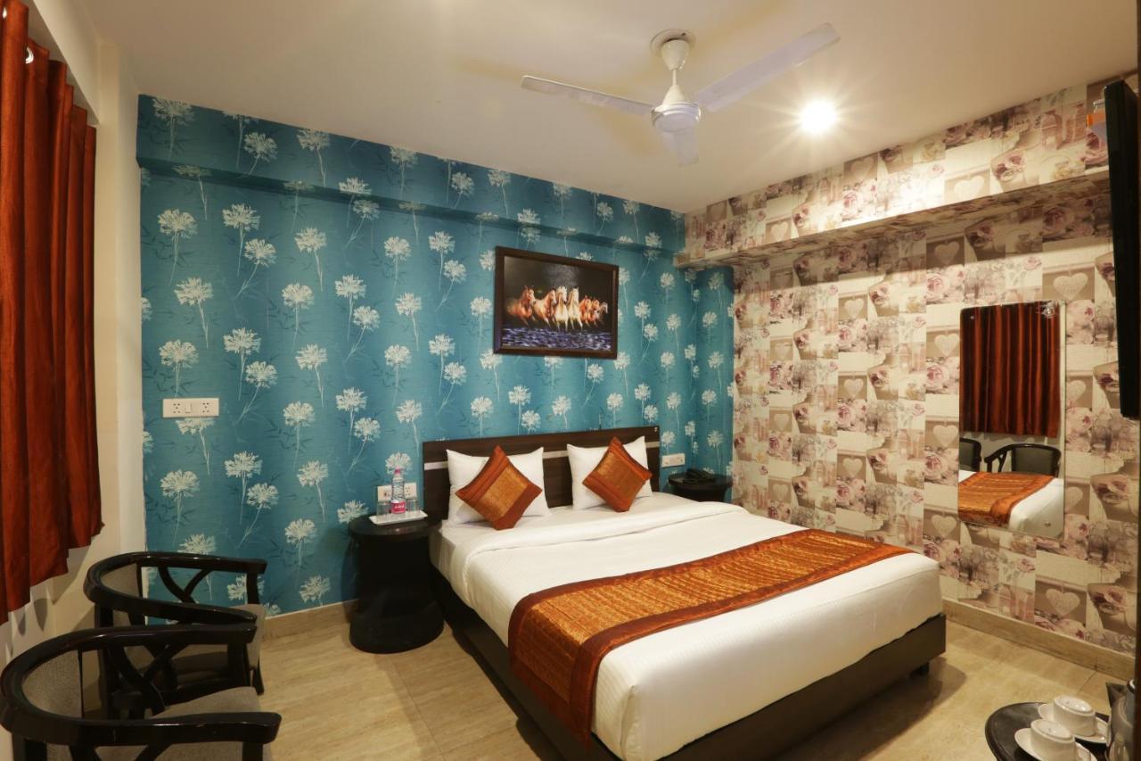 Hotel Sky Wood At Airport 뉴델리 외부 사진