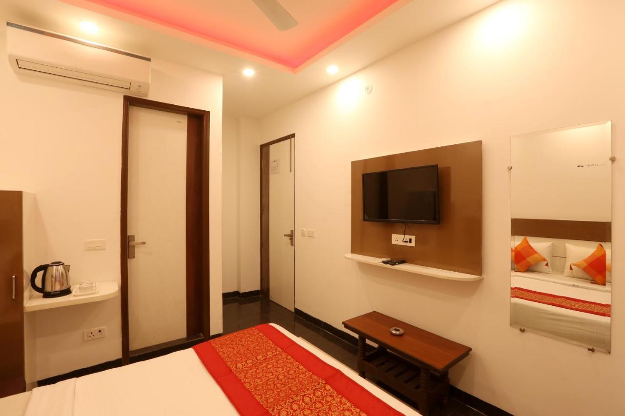 Hotel Sky Wood At Airport 뉴델리 외부 사진