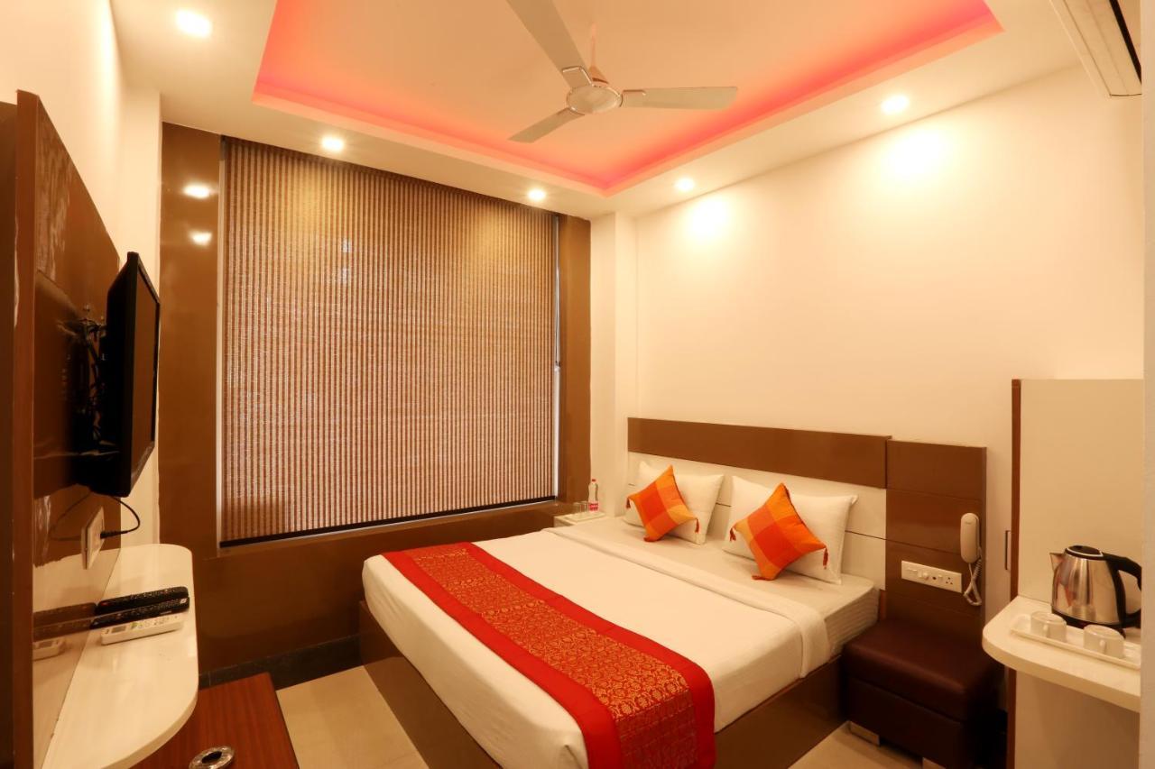 Hotel Sky Wood At Airport 뉴델리 외부 사진