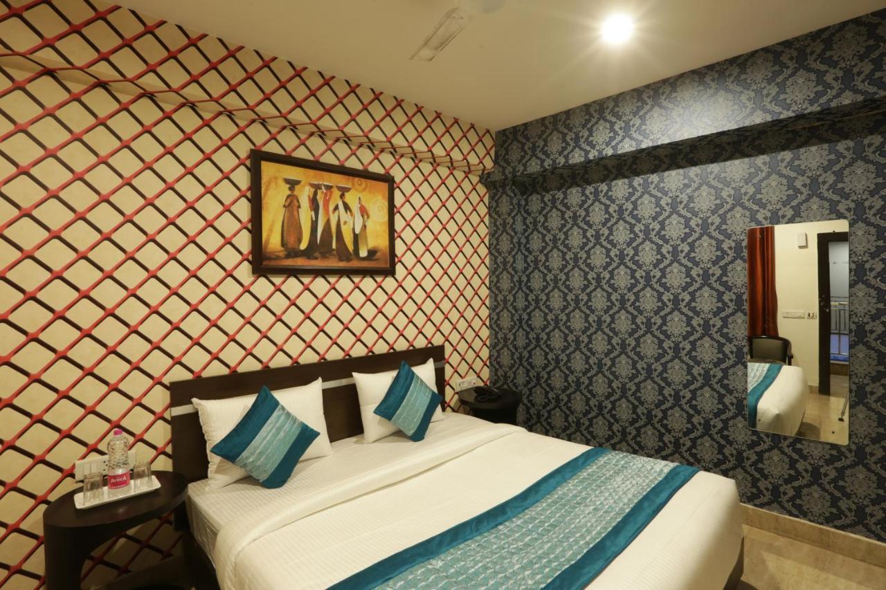 Hotel Sky Wood At Airport 뉴델리 외부 사진