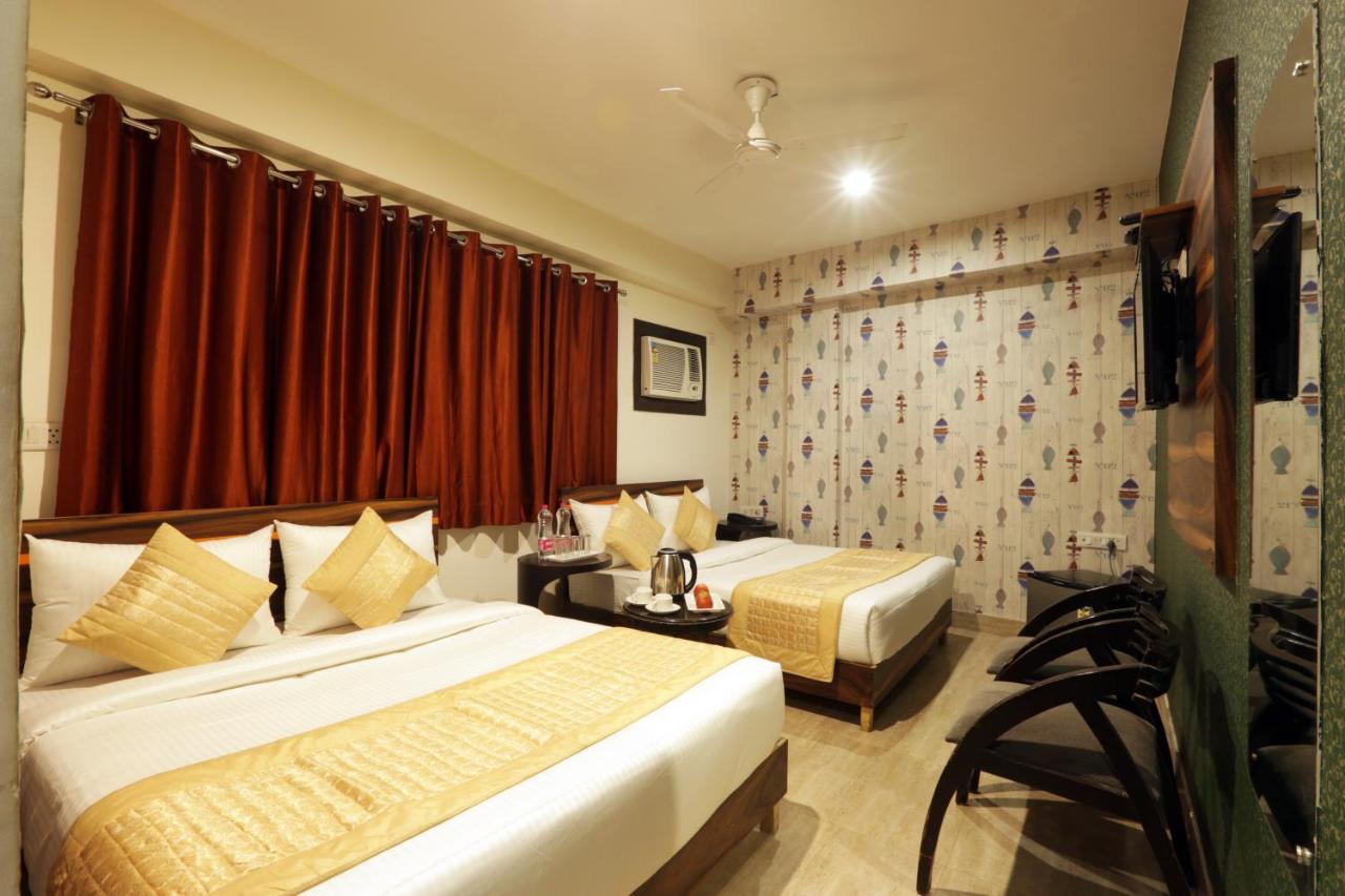 Hotel Sky Wood At Airport 뉴델리 외부 사진